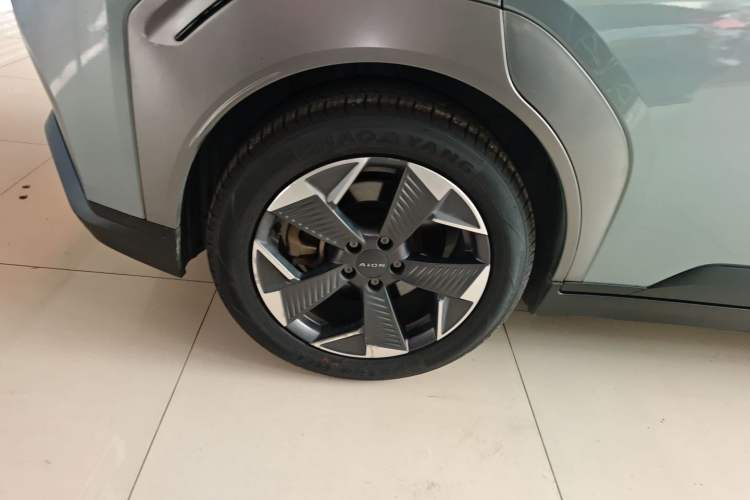 Used AION Y 2022 70 Intelligent Edition Lithium Iron Phosphate Right Rear Wheel Hub