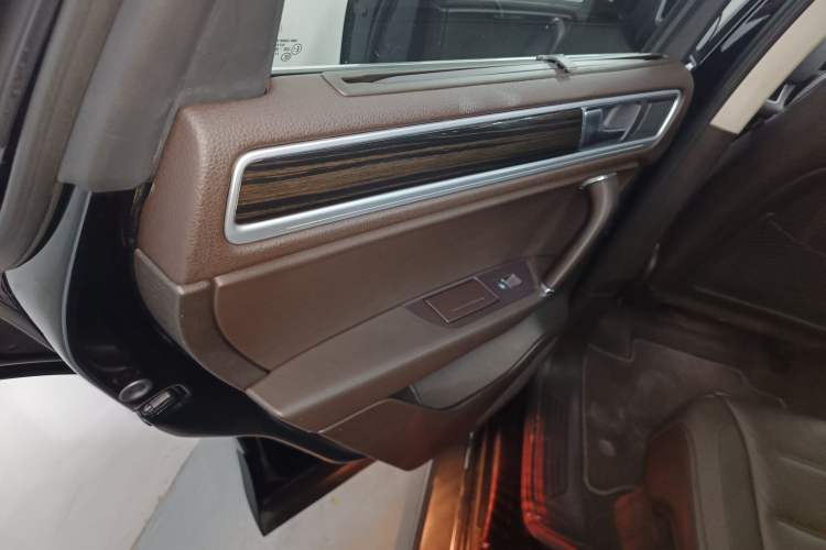 Used Volkswagen Touareg 2016 3.0 TSI High-End Version Left Rear Door Interior