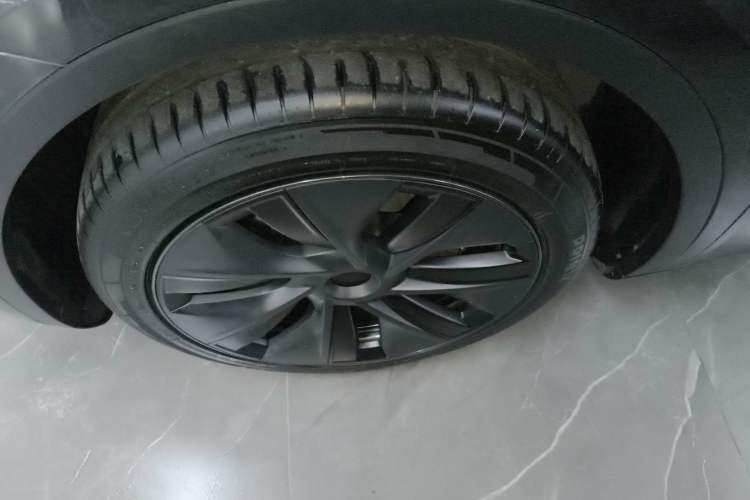 Used Tesla Model Y 2024 Long-Range All-Wheel-Drive Version