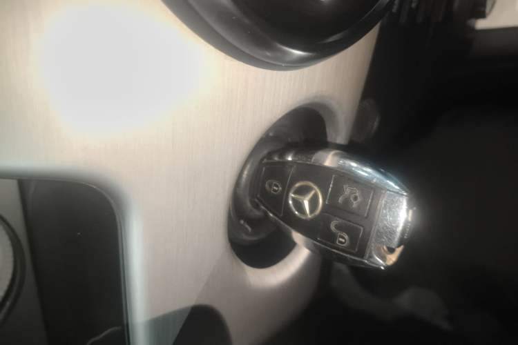 Used Mercedes-Benz GLK-Class 2013 GLK 300 4MATIC Dynamic Sunroof Model
