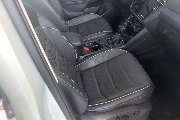 Used Volkswagen Tiguan L 2021 330TSI Automatic Two-Wheel Drive R-Line Flagship Edition Right Front Seat