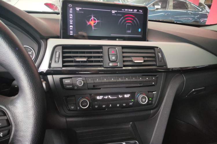 Used BMW 4 Series 2016 420i Fashion Model Audio And AC Panel