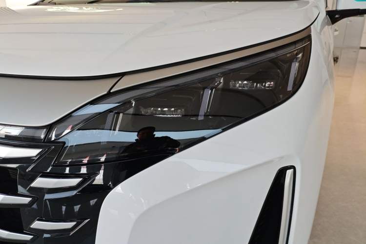 Used BYD Xia 2025 DM-i 1.5T 180km Excellence Model Left Front Headlight