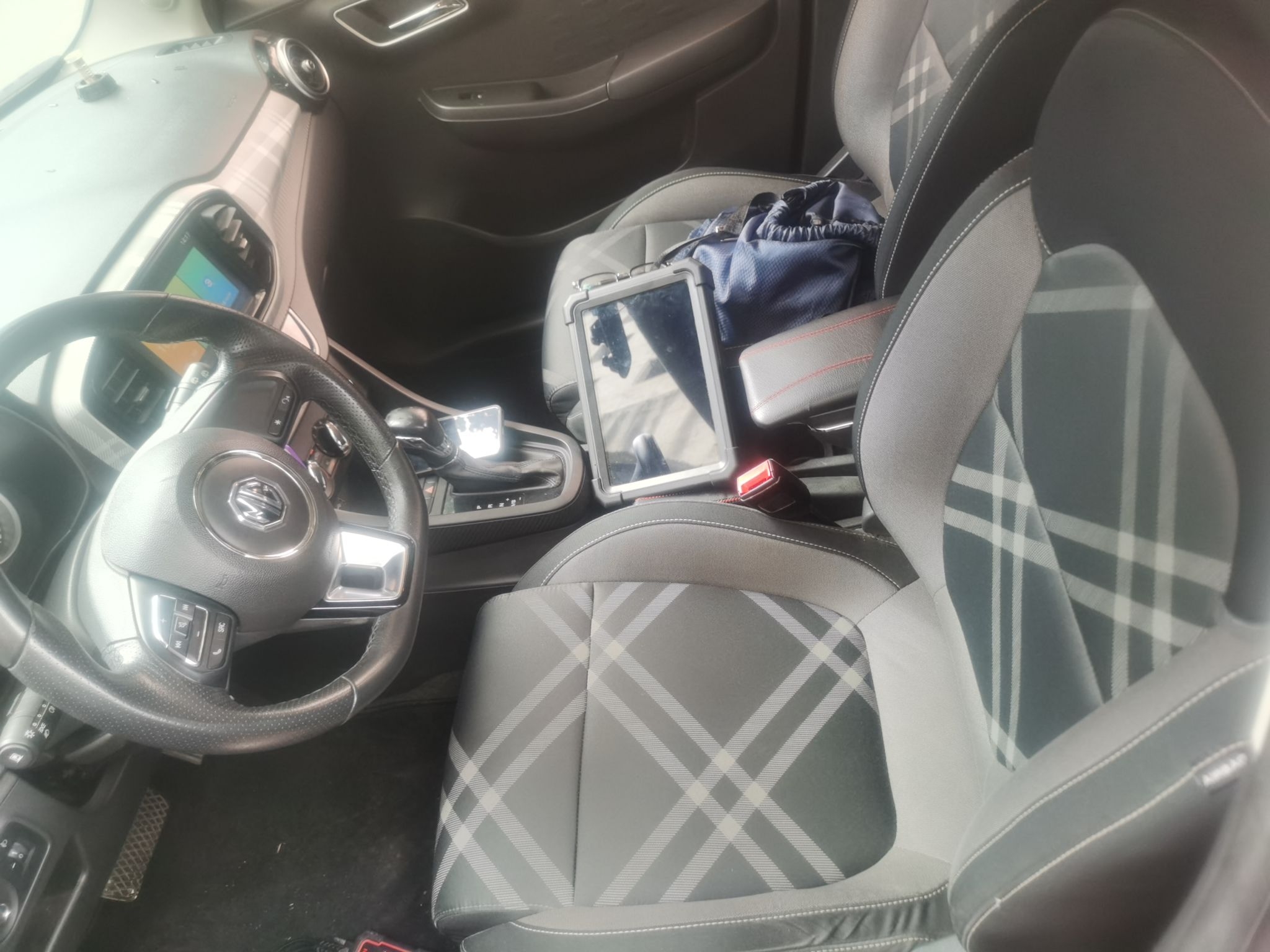 Переднее сиденье в автомобиле