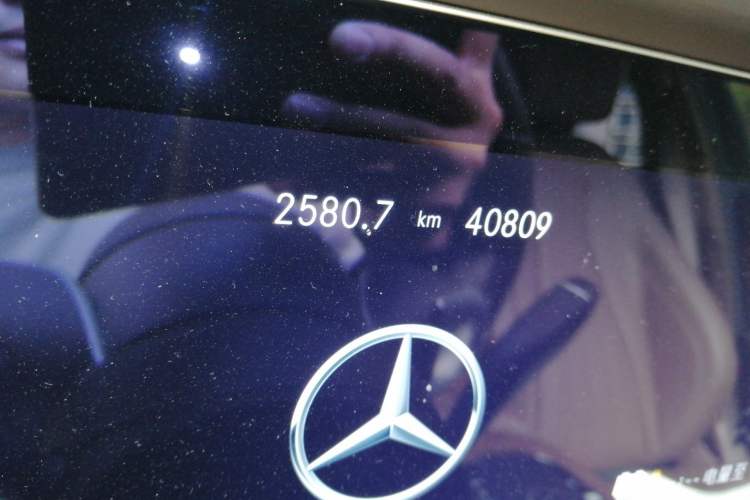 Used Mercedes-Benz E-Class New Energy 2022 Second Facelift E 350 e L Plug-in Hybrid Sedan Odometer Close Up