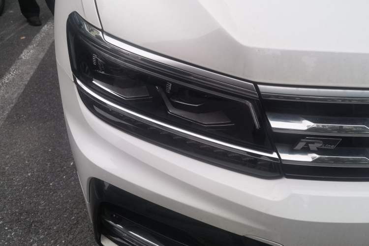 Used Volkswagen Tiguan L 2020 330TSI Automatic Two-Wheel Drive R-Line Flagship Version China VI Standard Right Front Headlight