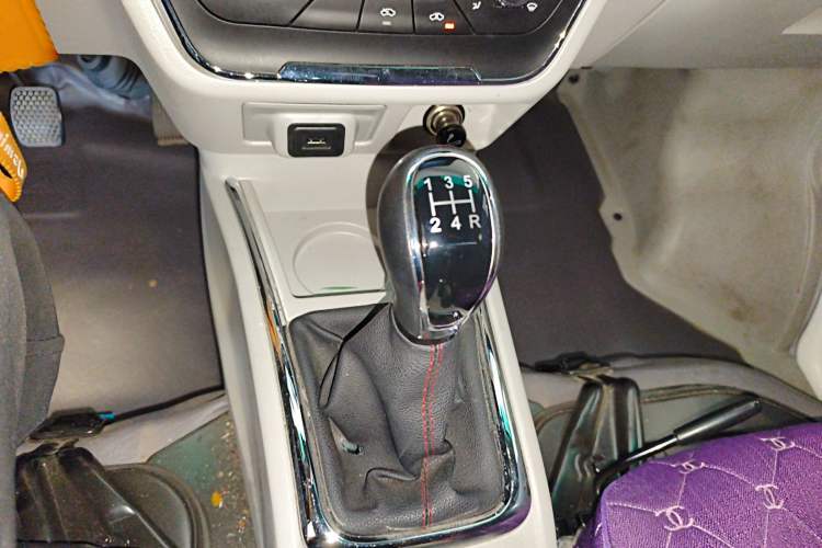 Used Jinbei New Hiace S 2023 1.5L Wealth Edition Van 2/5-Seater Non-Air-Conditioned Version SWC15M Gear Lever