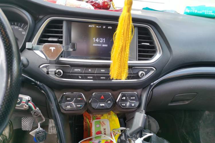 Used GAC Trumpchi GS4 2017 235T Manual Two-Wheel Drive Luxury Edition Audio And AC Panel