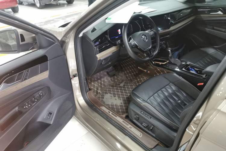 Used Volkswagen Passat 2019 330TSI Luxury Edition China V Standard