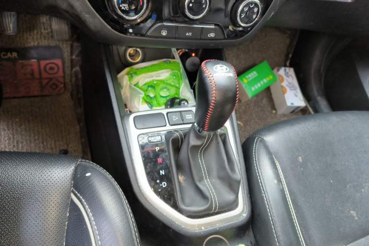 Used Hyundai ix25 2017 1.6L Automatic Smart Version Gear Lever