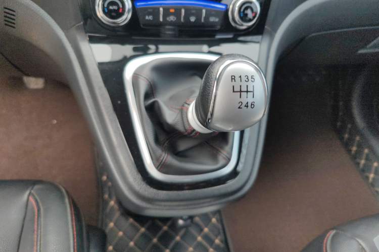 Used Haval H6 2015 Upgraded Model 1.5T Manual Two-Wheel Drive Elite Version