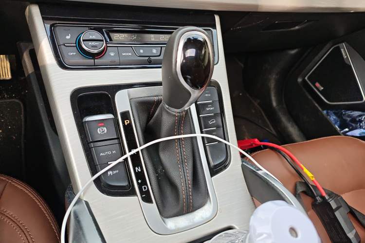 Used Geely Auto Emgrand X7 Sport 2018 1.8TD Automatic Two-Wheel Drive ZhiZun Model with 4G Connectivity
