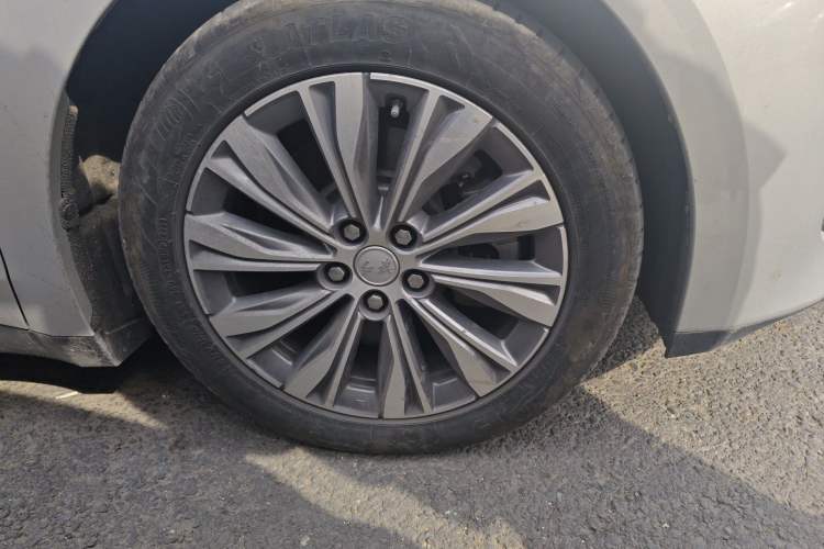 Used Hongqi E-QM5 2024 610 km PLUS Right Front Wheel Hub