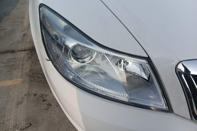 Used Skoda Octavia 2010 2.0L Manual Yijun Edition Right Front Headlight