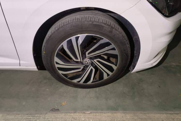 Used Volkswagen Sagitar 2022 280TSI DSG Flyover Edition Right Front Wheel Hub