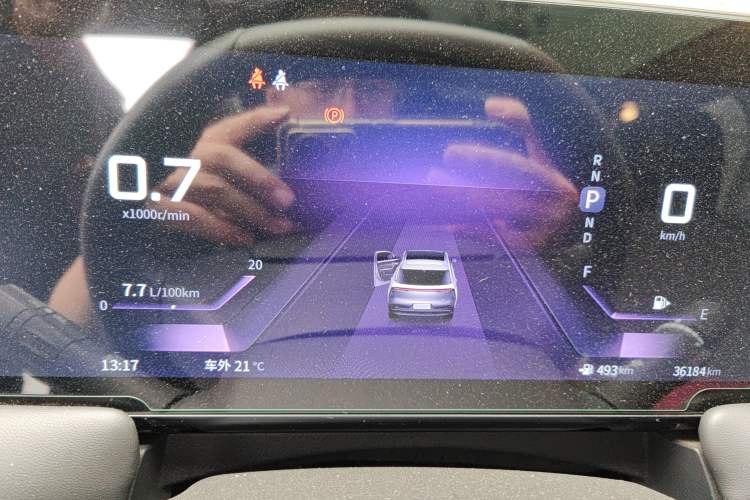 Used Venucia V 2022 260T Black Horse Edition · Idol
