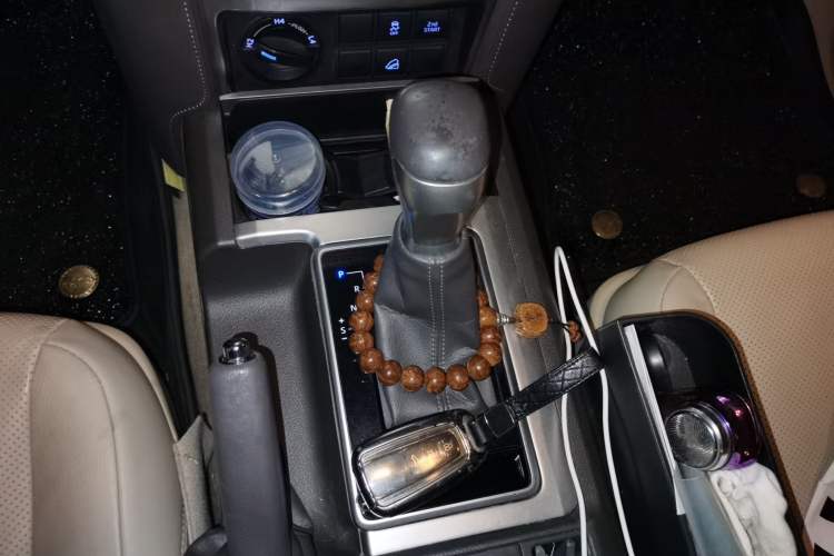 Used Toyota Prado 2018 3.5L Automatic TX-L Gear Lever