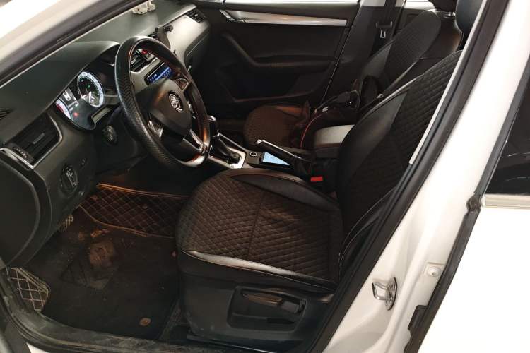 Used Skoda Octavia 2018 1.6L Automatic Luxury Edition Left Front Seat