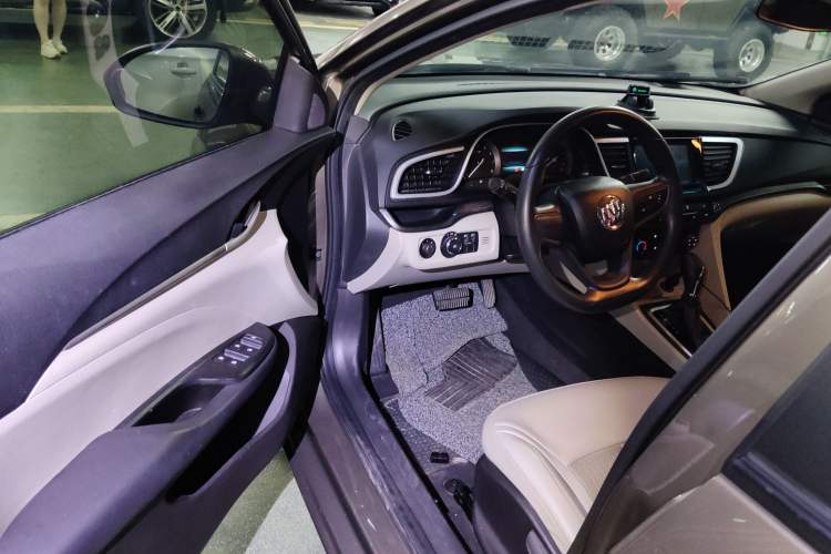 Used Buick GT 2016 15N Automatic Elite Edition Driver Seat