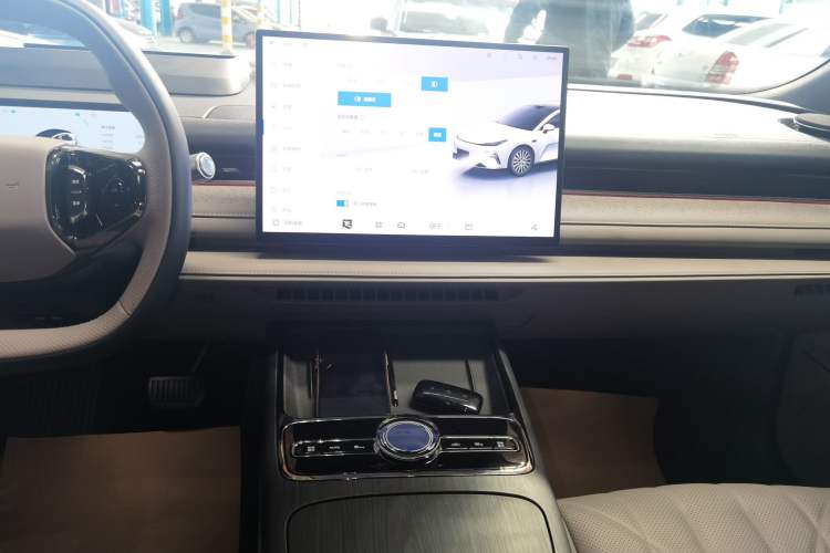 Used Geely Galaxy 8 2025 130km EM-P Starship Edition
