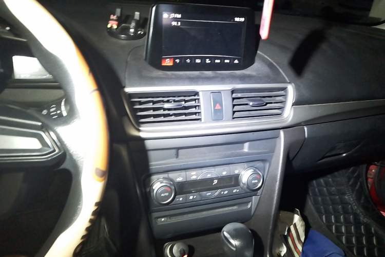 Used Mazda 3 Axela 2017 Sedan 1.5L Automatic Luxury Model Emission Standard China V
