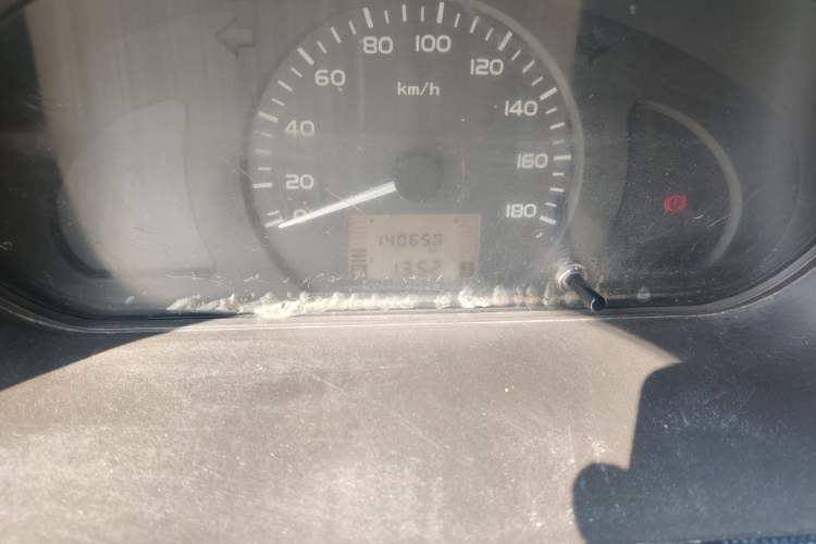 Used Wuling Rongguang 2019 1.5L Extended-Body Van Base Model with 2 Seats Odometer Close Up