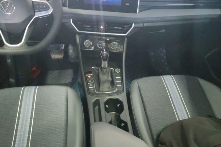 Used Volkswagen Sagitar 2023 300TSI DSG Flyover Edition Gear Lever