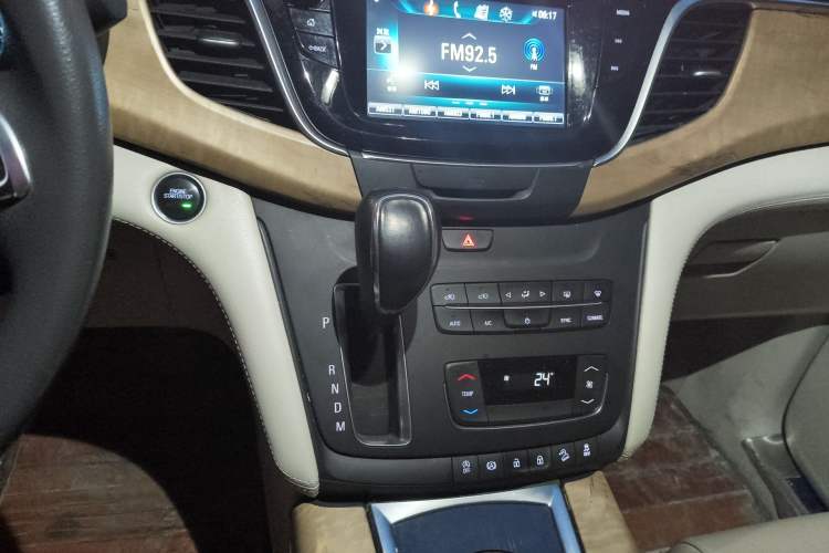 Used Buick GL8 2017 ES 28T Comfort Model China V Standard
