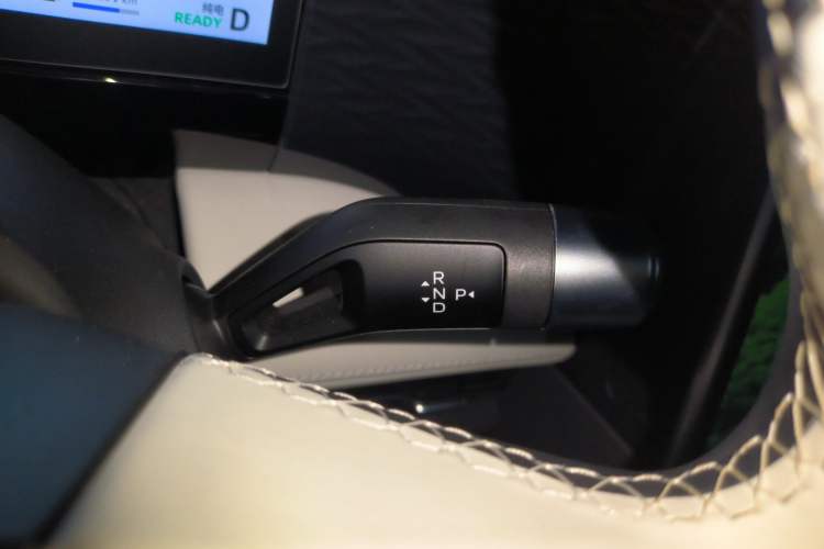 Used Geely Galaxy L7 2024 1.5T 115 km Asian Games Phantom Dragon Edition Gear Lever