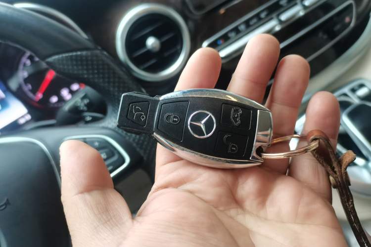 Used Mercedes-Benz V-Class 2018 V 260 L Prestige Extended Version China VI Vehicle Key