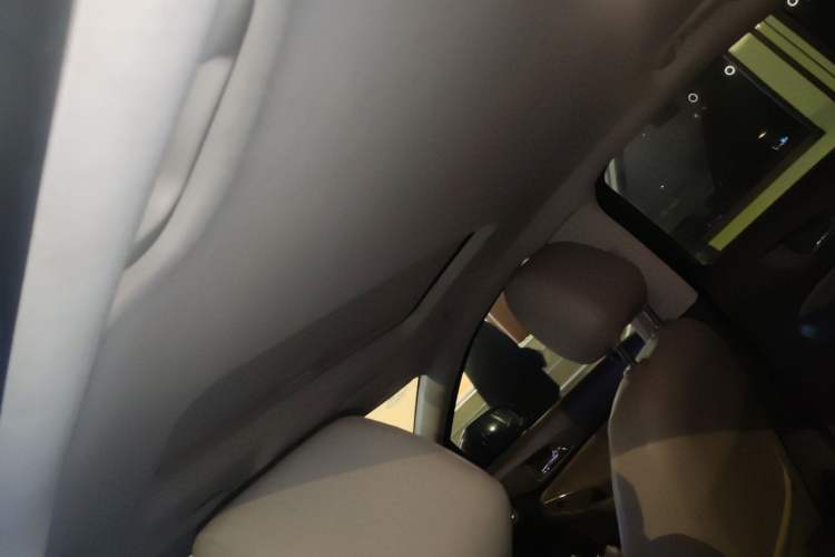 Used Chevrolet Cruze 2016 1.5L Automatic Stylish Sunroof Version Headliner