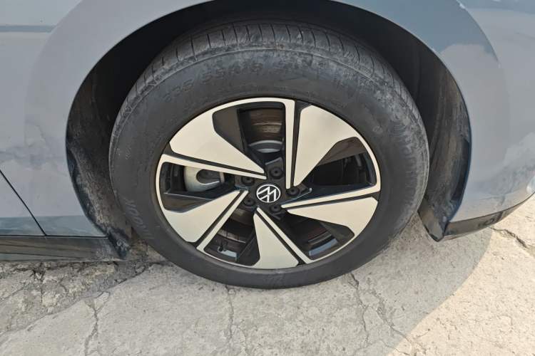 Used Volkswagen ID.7 VIZZION 2024 AIR model Right Front Wheel Hub