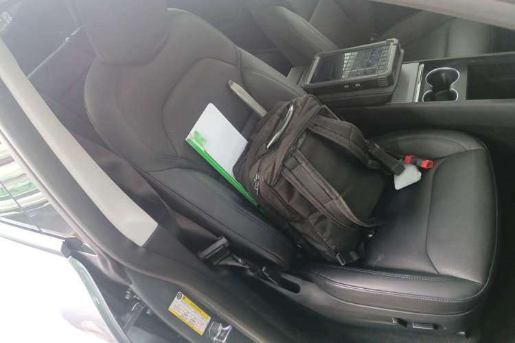 Used Tesla Model Y 2025 Rear-Wheel-Drive Version
