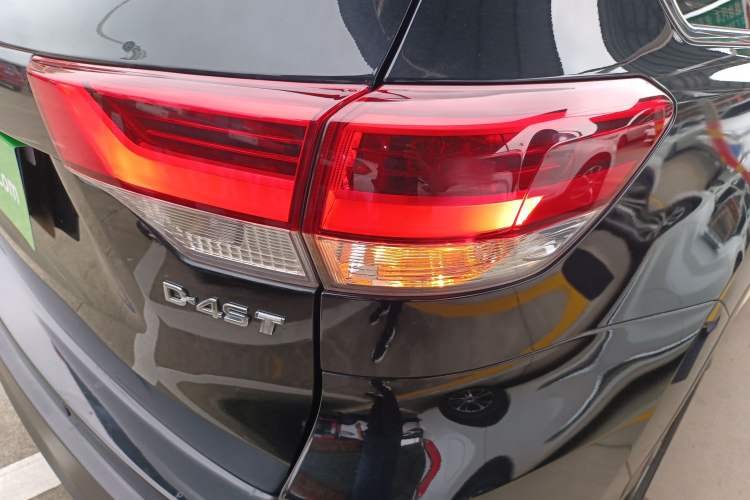 Used Toyota Highlander 2018 2.0T Two-Wheel Drive Elite Edition 5 Seats Emission Standard China V Right Rear Taillight