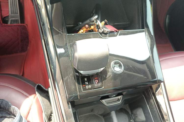 Used Land Rover Range Sport 2024 400PS Dynamic SE Gear Lever