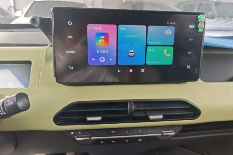 Used Geely Galaxy Panda 2023 Panda Mini 200km Endurance Bear Audio And AC Panel