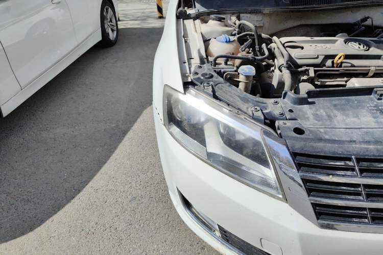 Used Volkswagen Lavida 2013 1.4TSI DSG Comfort Edition Right Front Headlight