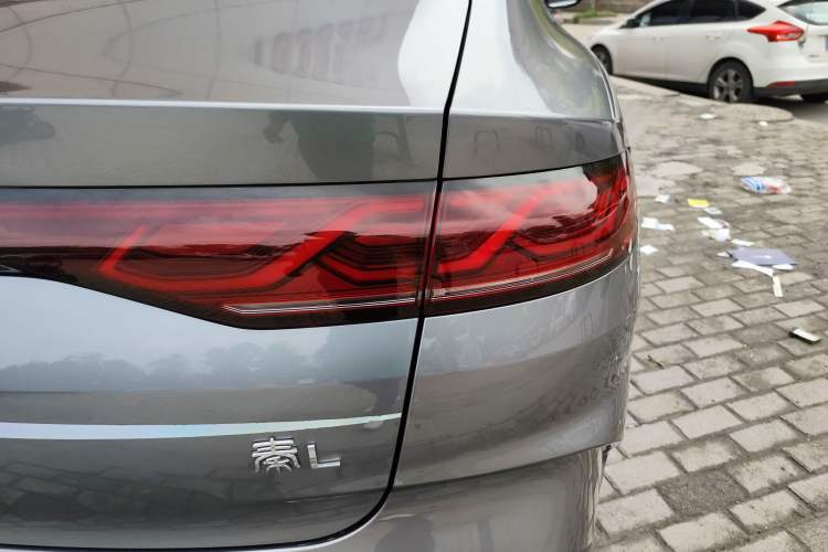 Used BYD Qin L 2024 DM-i 120KM Beyond Model Right Rear Taillight