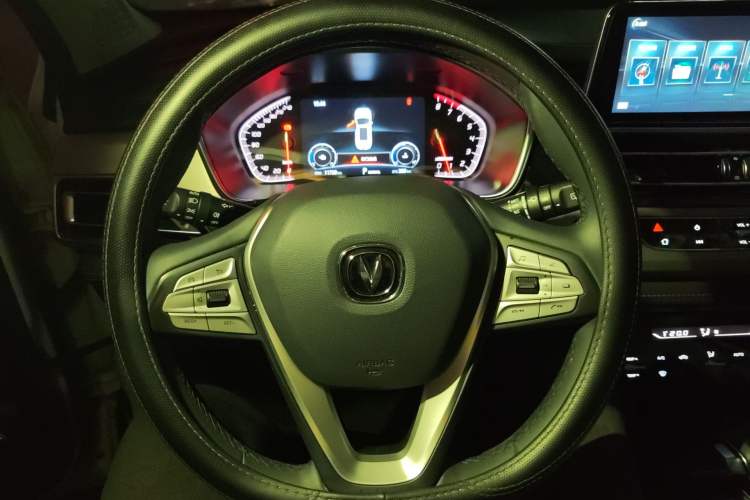 Used CHANGAN CS75 2020 280T DCT Luxury Version China VI Standard Steering Wheel
