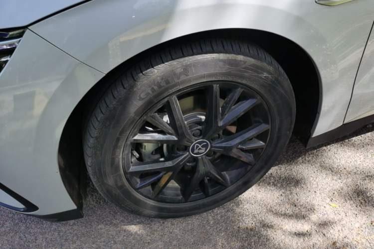 Used BYD Han 2025 DM-i 125KM Elite Model Left Front Wheel Hub