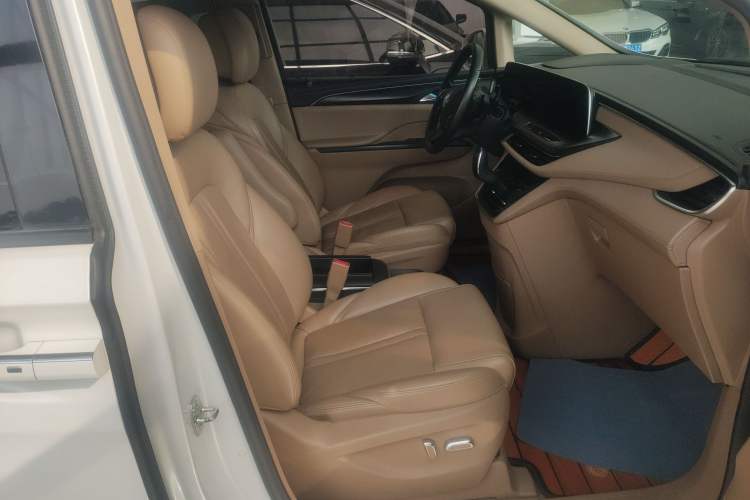 Used Buick GL8 2020 ES Land Cruiser 653T Luxury Model
