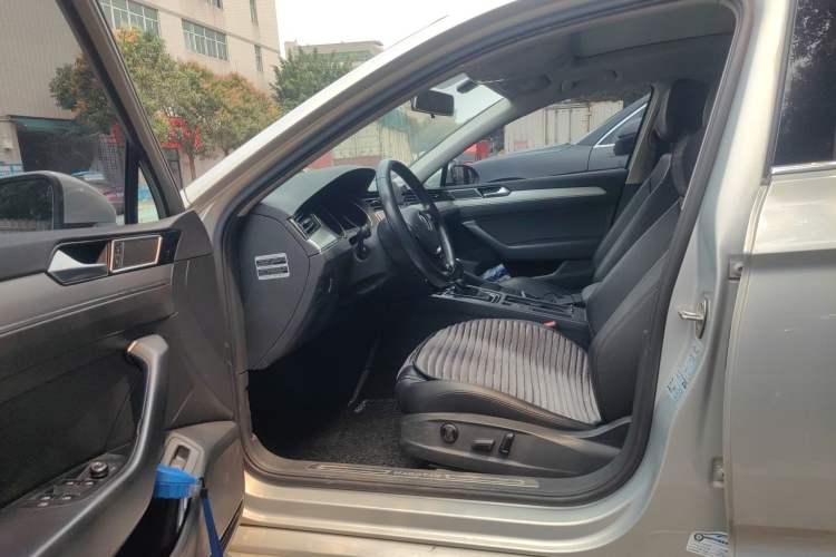 Used Volkswagen Magotan 2017 330TSI DSG Leading Model Left Front Seat