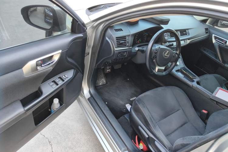 Used Lexus CT 2017 CT200h Elite Edition Solid Color China V Standard
