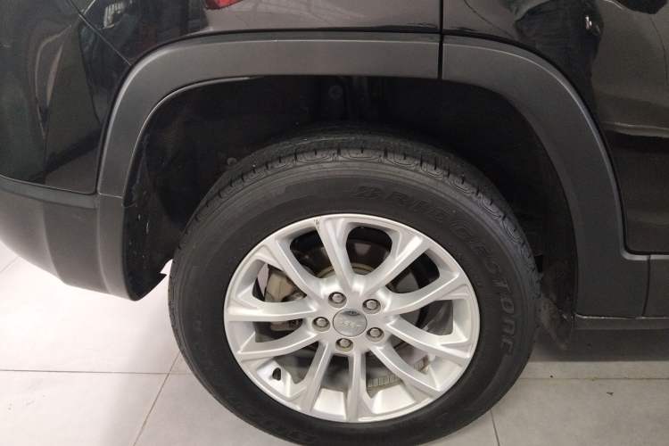 Used Jeep Cherokee 2019 2.0T Two-Wheel Drive Smart Enjoyment Version China VI