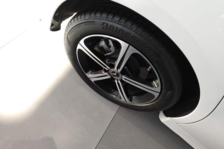 Used Mercedes-Benz A-Class 2023 A 200 L Fashion Model Right Rear Wheel Hub