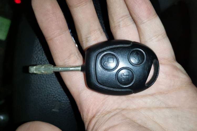 Used Ford Transit Custom 2016 2.2T Long-Wheelbase 6/7-Seater Mid-Roof Multi-Purpose Vehicle
