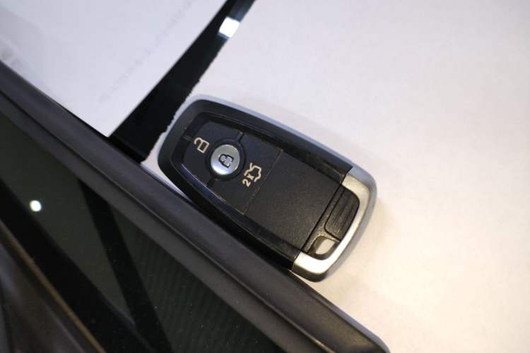 Used Ford Edge 2018 Facelifted EcoBoost 245 Two-Wheel-Drive Platinum Edition 5 Seats China V Emission Standard