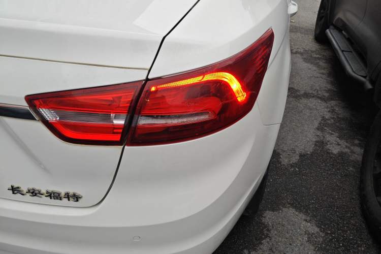 Used Ford Escort 2015 1.5L Automatic Fashion Model