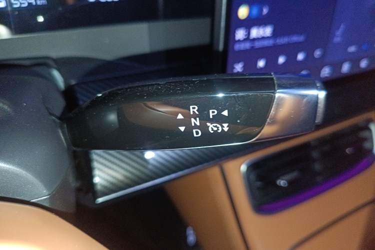 Used NETA L 2024 Extended-Range 310 Flash-Charge Red Edition
