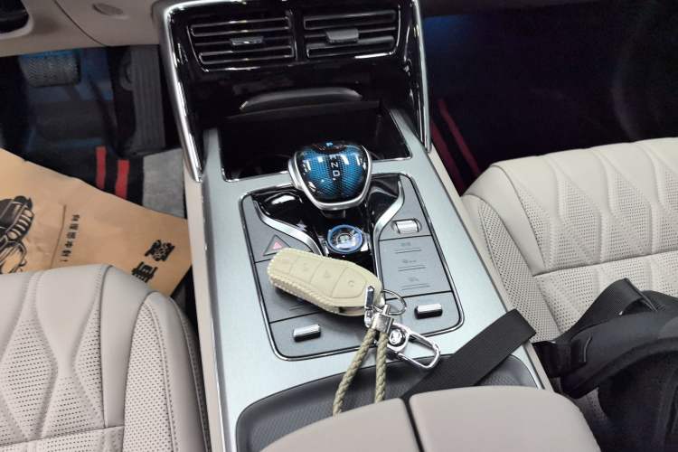 Used BYD Tang New Energy 2025 DM-i 115KM Prestige Model Gear Lever